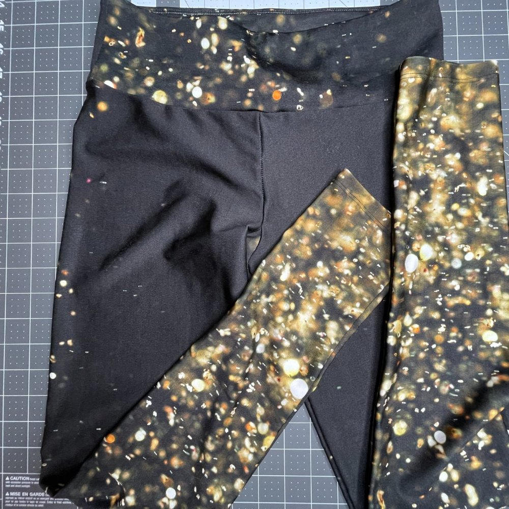 Goldsheep Falling Light Yoga Leggings Size L NWOT